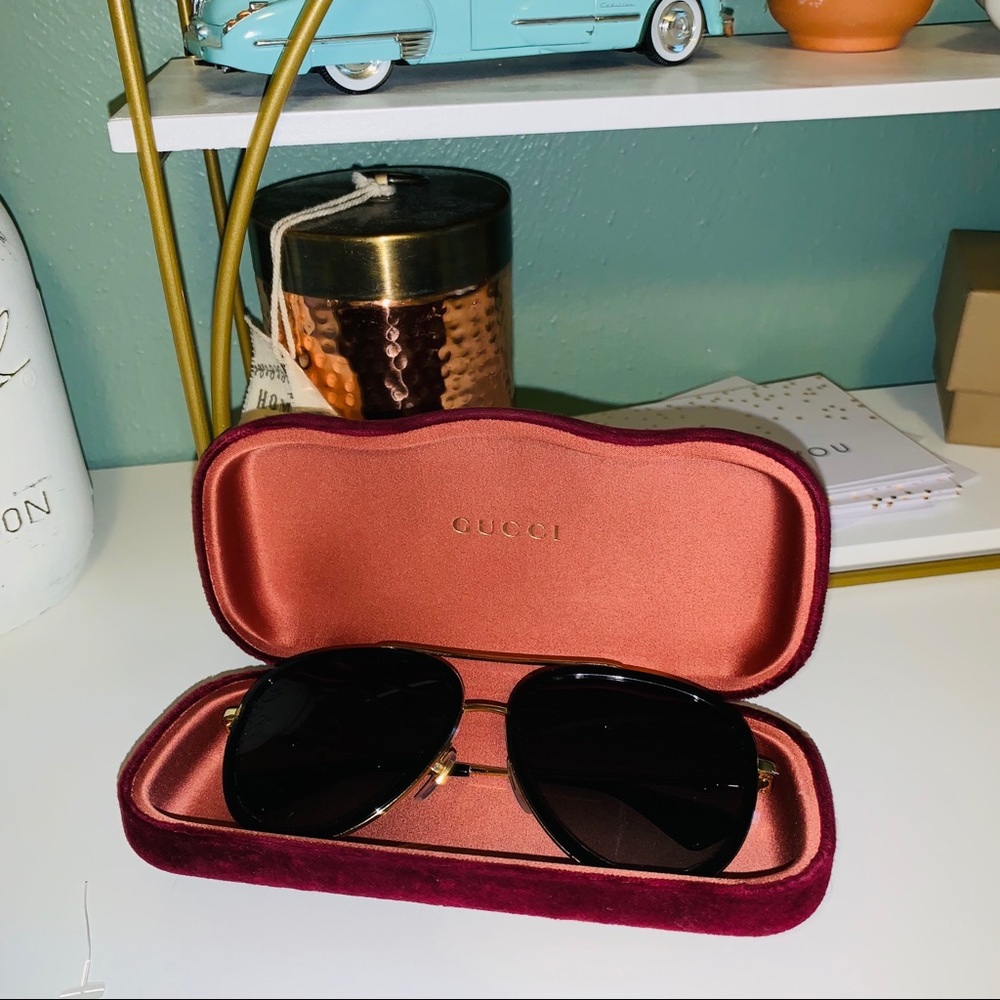 FLASH SALE 🎉 GUCCI Polarized Aviators w Case